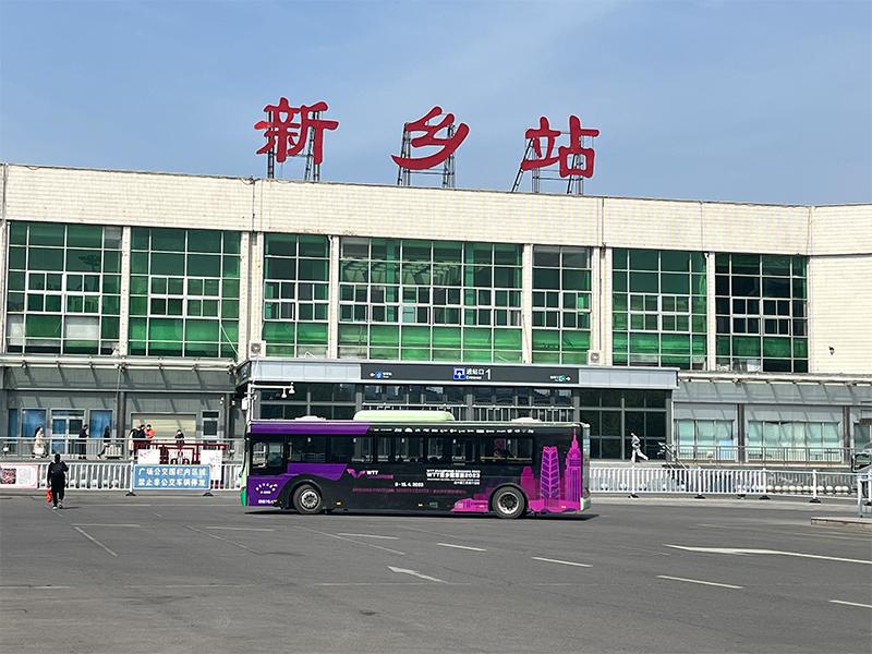 WTT公交车广告